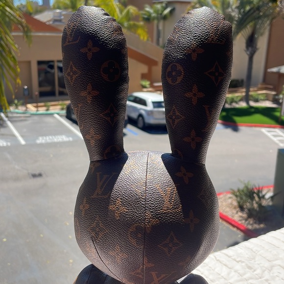 🦄 LOUIS VUITTON Swarovski Crystals Monogram Jeweled LV Bunny LARGE HAPPY EASTER - Picture 11 of 13